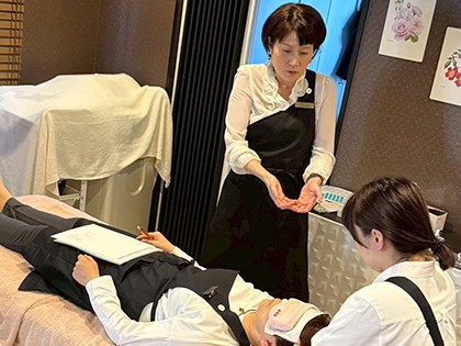 Bloom Beauty Schoolの少人数レッスン
